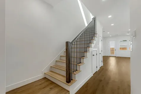 123 Amundsen Street A Houston TX 77009