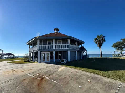128 White Heron Drive Anahuac TX 77514