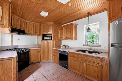 186 County Road 637 Dayton TX 77535