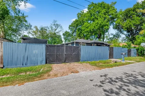 968 Garapan Street Houston TX 77091