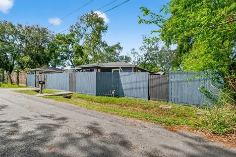 968 Garapan Street Houston TX 77091