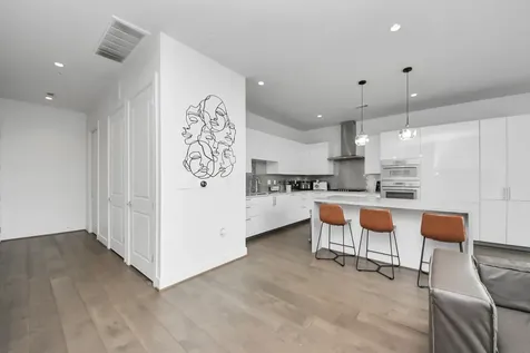 4521 San Felipe Street 1904 Houston TX 77027