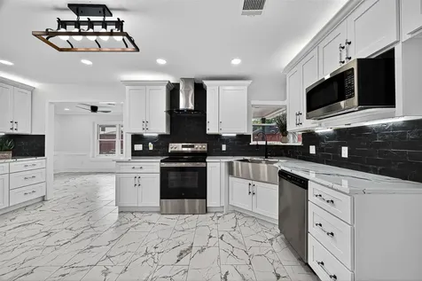 5607 Pebble Springs Drive Houston TX 77066