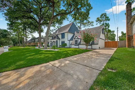 5607 Pebble Springs Drive Houston TX 77066