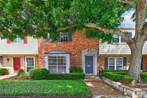 2109 Lander Lane 79 Houston TX 77057