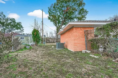 3003 Topham Houston TX 77018