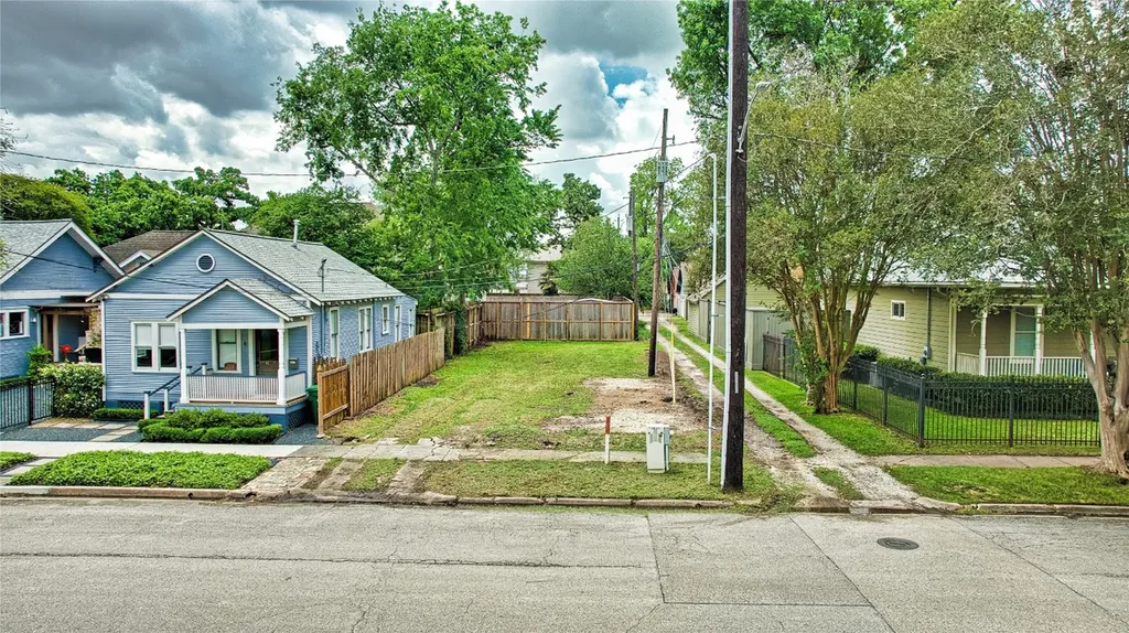 238 W 16th Street Houston TX 77008