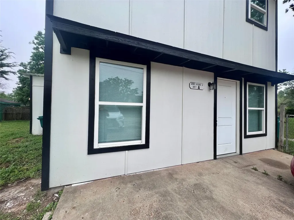 207 S Avenue A Willis TX 77378