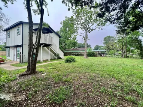 207 S Avenue A Willis TX 77378