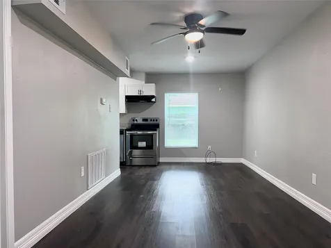 207 S Avenue A Willis TX 77378