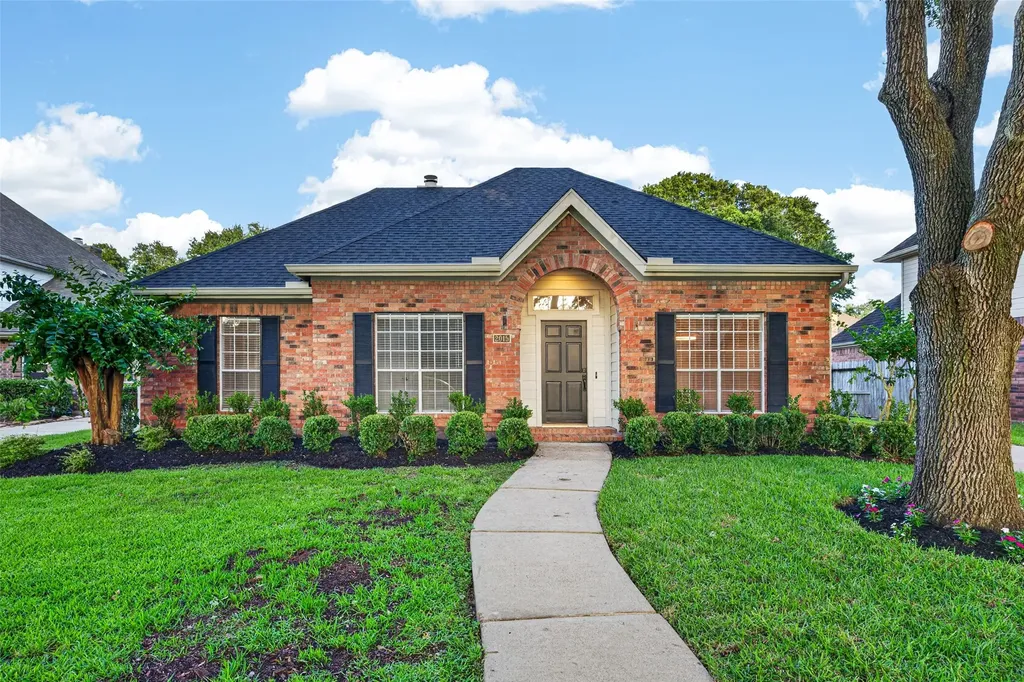 2015 Rosalyn Court Sugar Land TX 77478