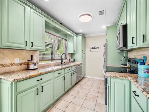 205 Oak Harbor Drive Houston TX 77062