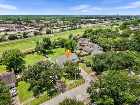 205 Oak Harbor Drive Houston TX 77062