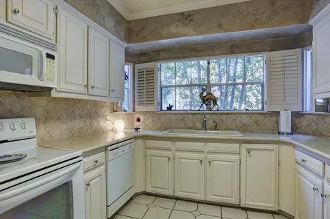 2125 Bering Drive 2125 Houston TX 77057