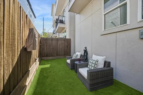 1309 W 24th Street B Houston TX 77008