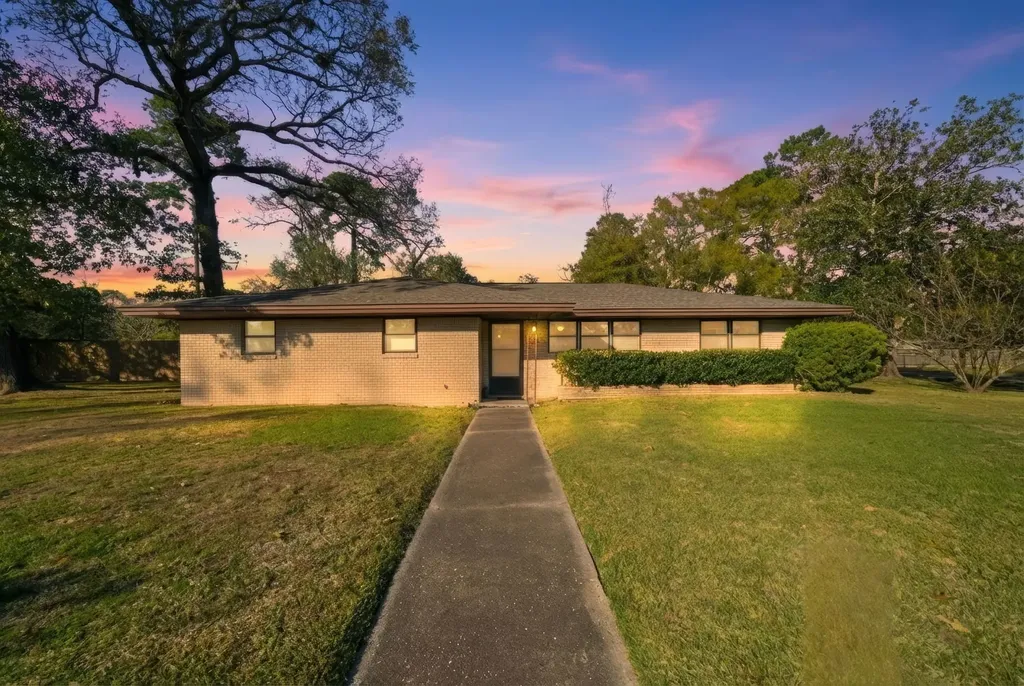 211 Frances Street Cleveland TX 77328