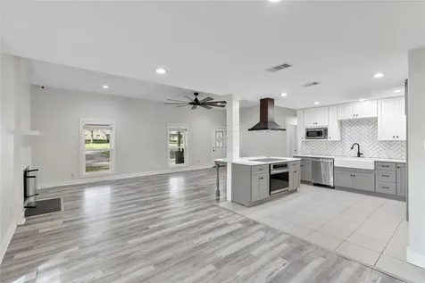 655 Avenue L Dickinson TX 77539