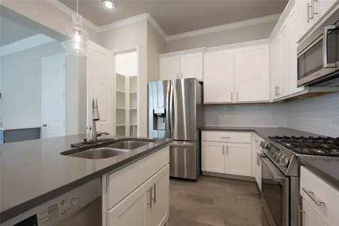 4610 Center Street Houston TX 77007