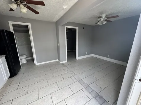 7018 1/2 Avenue F 6 Houston TX 77011