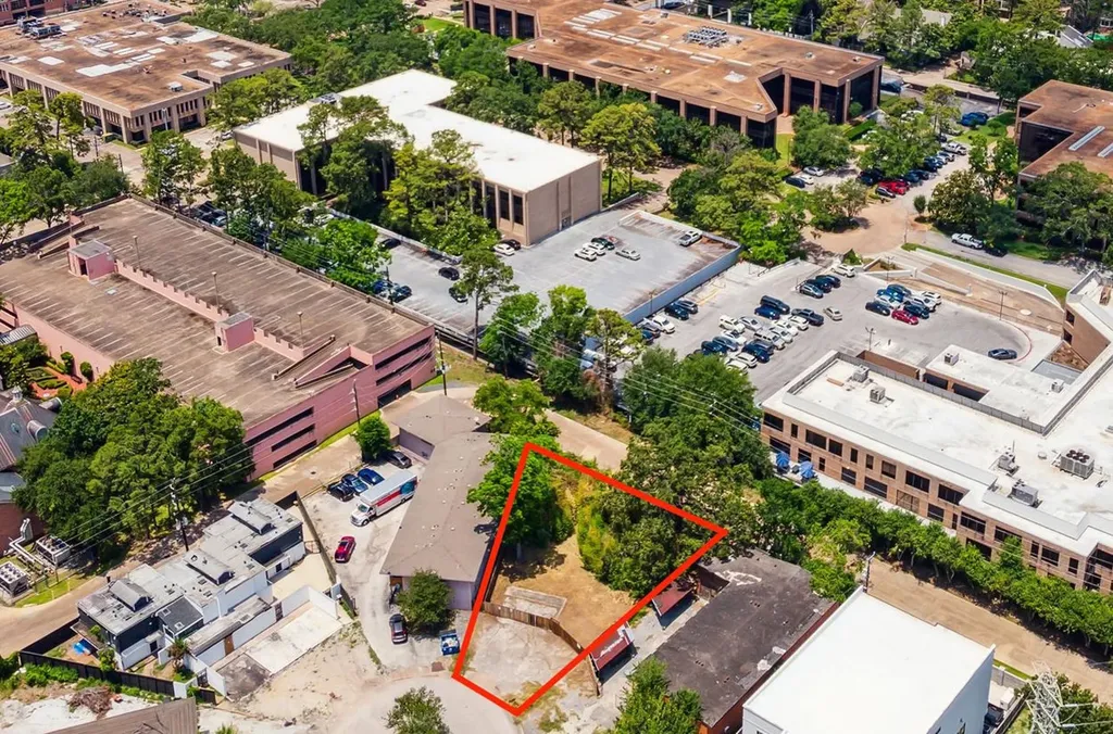 6 Briar Dale Court Houston TX 77027