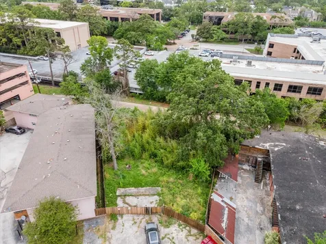 6 Briar Dale Court Houston TX 77027