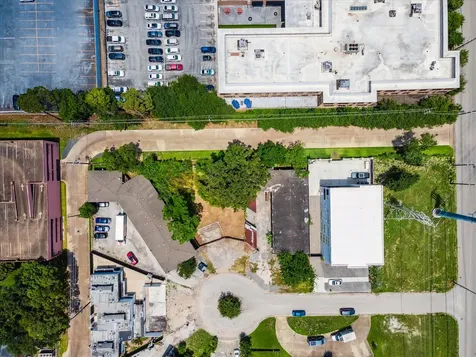 6 Briar Dale Court Houston TX 77027
