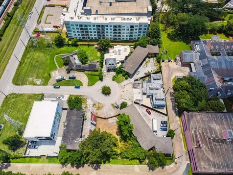 6 Briar Dale Court Houston TX 77027