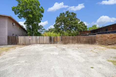 6 Briar Dale Court Houston TX 77027
