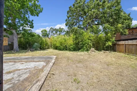 6 Briar Dale Court Houston TX 77027