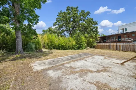 6 Briar Dale Court Houston TX 77027