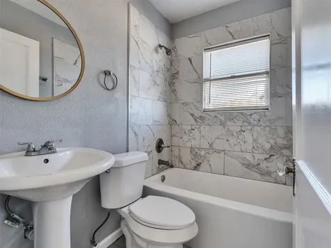 5019 Avenue M 1/2 Galveston TX 77551