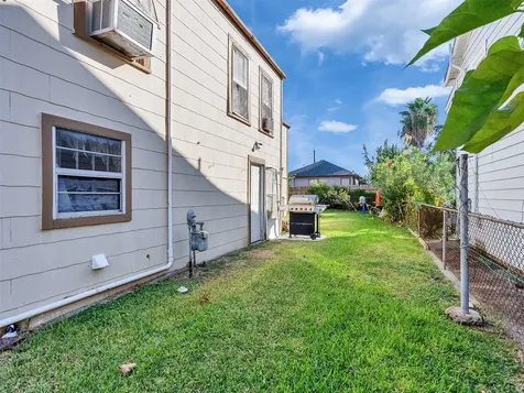 5019 Avenue M 1/2 Galveston TX 77551