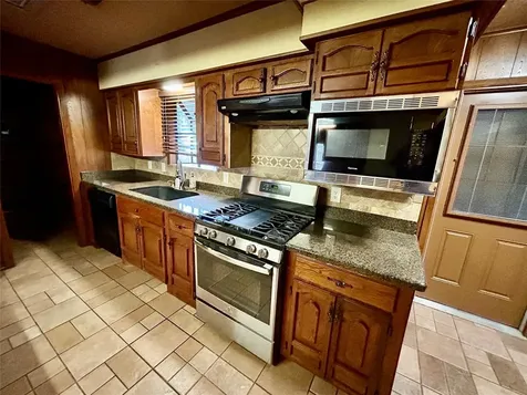 3308 Avenue B Nederland TX 77627