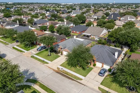 2008 Sandy Bank Lane Pearland TX 77581