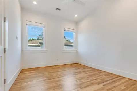 709 E 13th Street Houston TX 77008