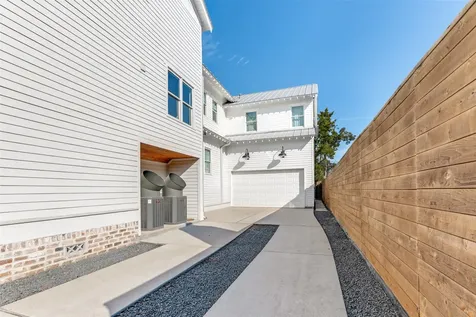 709 E 13th Street Houston TX 77008