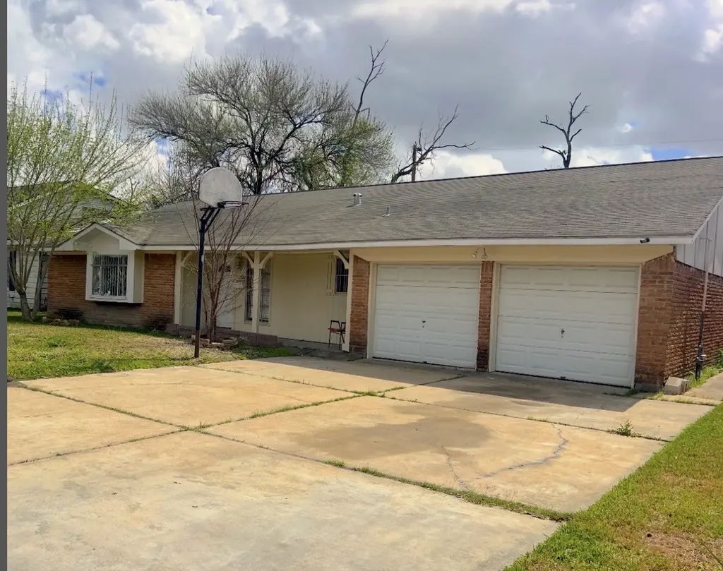 13522 Hollypark Drive Houston TX 77015