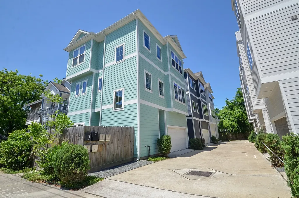 204 Burr Street G Houston TX 77011