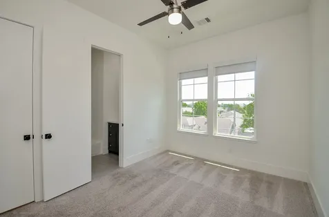 204 Burr Street G Houston TX 77011