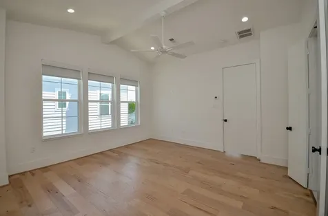 204 Burr Street G Houston TX 77011
