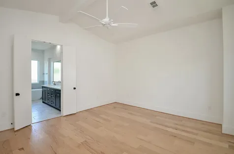 204 Burr Street G Houston TX 77011