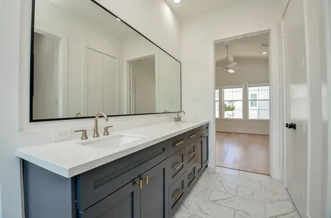 204 Burr Street G Houston TX 77011