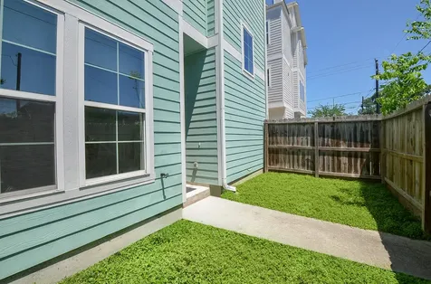 204 Burr Street G Houston TX 77011