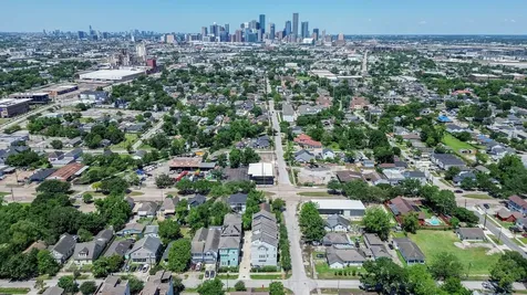 204 Burr Street G Houston TX 77011