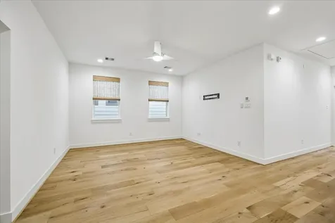 921 W 21st Street Houston TX 77008