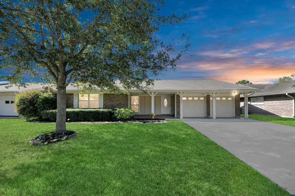 2804 Shady Creek Drive Pearland TX 77581