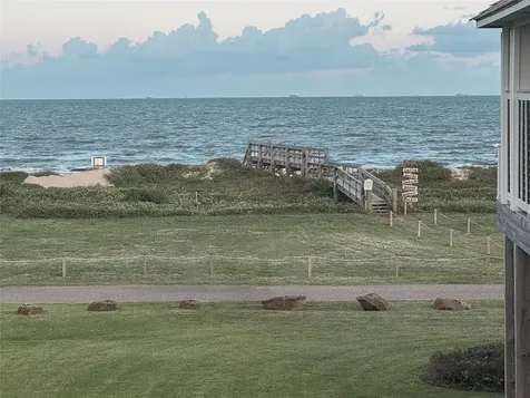 2408 Sandpiper Crystal Beach TX 77650