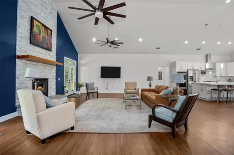 207 W Neyland Colmesneil TX 75938