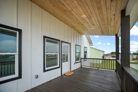 809 W Taylor Avenue Port O Connor TX 77982