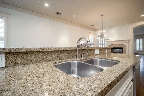 842 W 22nd Street Houston TX 77008